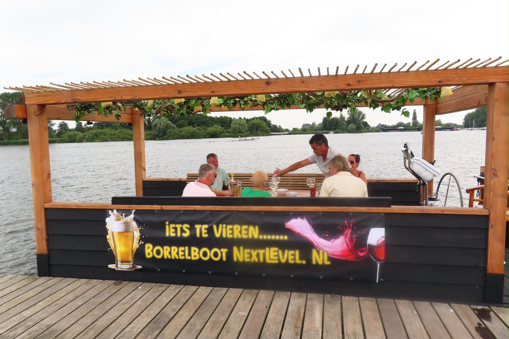 Borrelboot Nextlevel met gasten aan boord